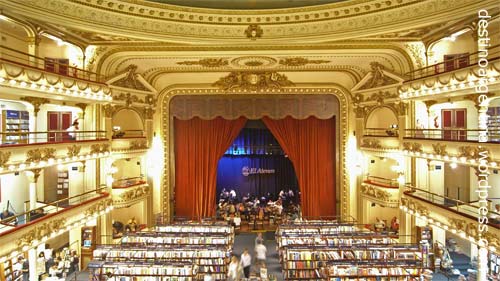 Bühne und Theatersaal im ehemaligen Theater "Grand Splendid", heute Buchhandlung "El Ateneo", in der Avenida Santa Fe in Buenos Aires
